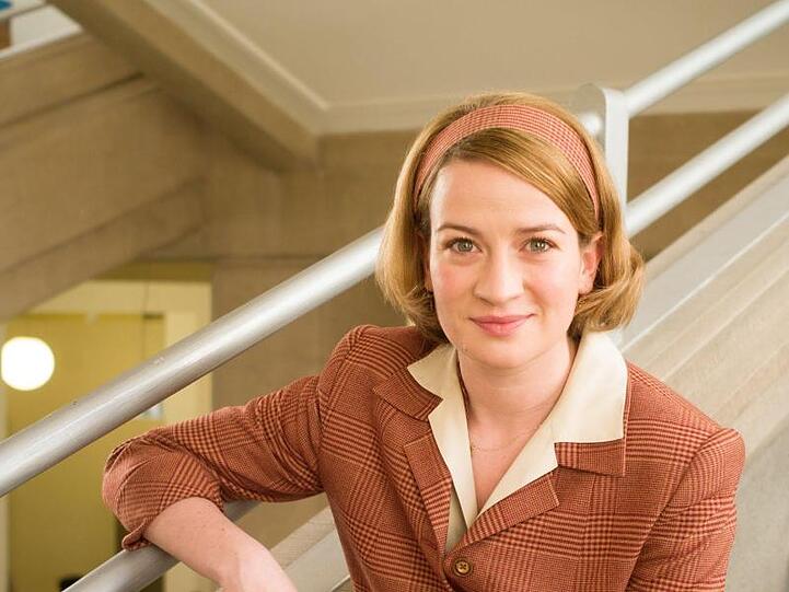 Nina Gummich als junge Ärztin Ella Wendt bei den Dreharbeiten zur dritten Staffel der ARD-Serie "Charite".