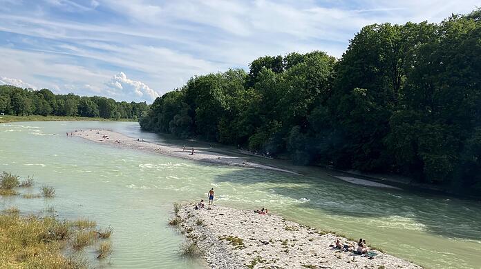Das Hochwasser ist vorbei, aber kann man deswegen wirklich schon wieder in der Isar baden? Die AZ hat bei der Stadt nachgefragt