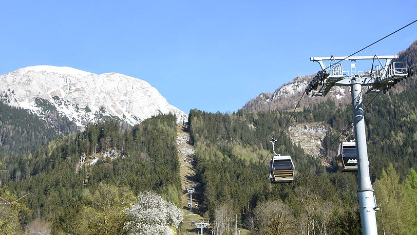 Gondeln der Jennerbahn am Königssee. Gondeln der Jennerbahn am Königssee.