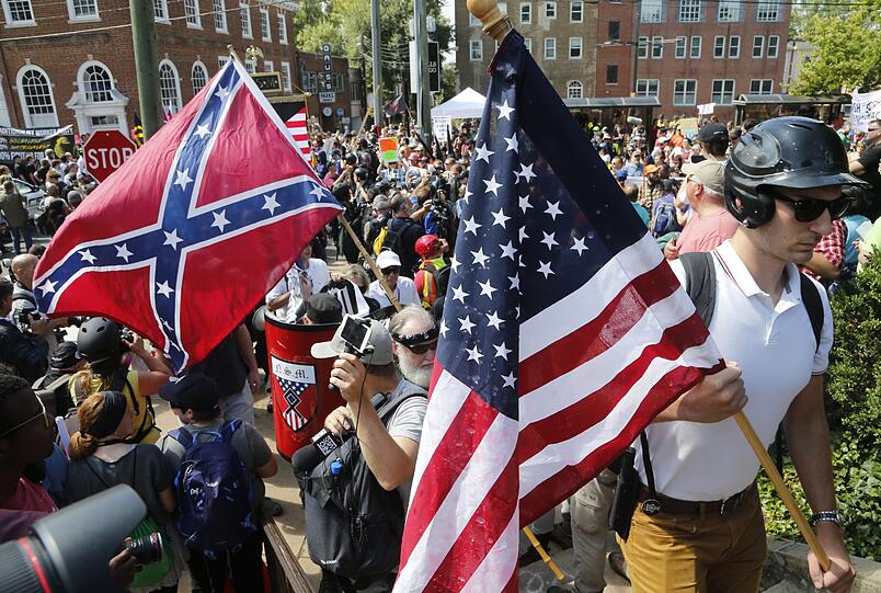 Gewalteskalation zwischen Rechten und Gegendemonstranten in den USA. Die Bilder.