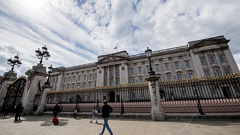 Der Buckingham Palast ist die offizielle Residenz von Königin Elizabeth II.