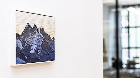 In einem der Ausstellungsräume: Die Reihe "Blickpunkt Berg" von Felix Rehfeld.