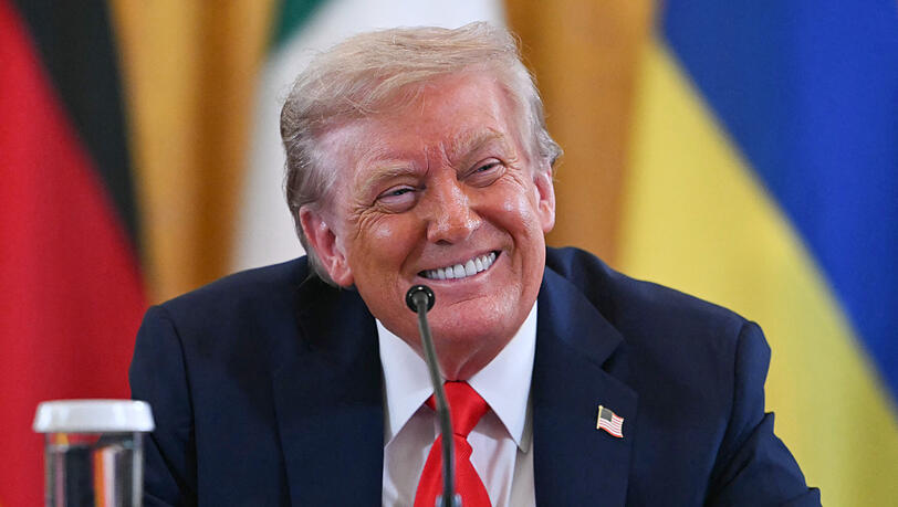 Trumps Inszenierung als Friedensstifter, seine medienwirksamen Ankündigungen und die Betonung seiner Rolle als Vermittler lassen vermuten, dass er sich als Kandidat für den Friedensnobelpreis positionieren möchte", sagt USA-Experte Braml über den amerikanischen Präsidenten. Trumps Inszenierung als Friedensstifter, seine medienwirksamen Ankündigungen und die Betonung seiner Rolle als Vermittler lassen vermuten, dass er sich als Kandidat für den Friedensnobelpreis positionieren möchte", sagt USA-Experte Braml über den amerikanischen Präsidenten.