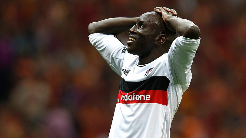 Demba Ba spielte früher einmal in der Bundesliga bei Hoffenheim. Nach mehreren Stationen lief er zuletzt für Besiktas Istanbul auf. In der Saison 2015/16 wechselte er für 13 Millionen Euro zu Shanhai Shenhua.
