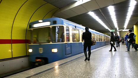 Wegen einer Weichenstörung kommt es derzeit zu erheblichen Behinderungen im U-Bahn-Verkehr. (Archivbild)