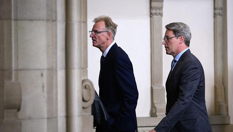 Der frühere Verkehrs-Staatssekretär Gerhard Schulz weist Vorwürfe der Staatsanwaltschaft im Zusammenhang mit der gescheiterten Pkw-Maut zurück. Der frühere Verkehrs-Staatssekretär Gerhard Schulz weist Vorwürfe der Staatsanwaltschaft im Zusammenhang mit der gescheiterten Pkw-Maut zurück.