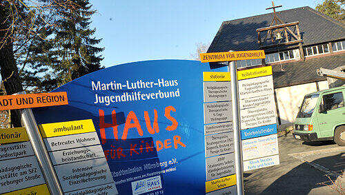 Hier soll der ehemalige Heimleiter misshandelt und missbraucht haben: das Martin-Luther-Haus in der Neumeyerstraße. Hier soll der ehemalige Heimleiter misshandelt und missbraucht haben: das Martin-Luther-Haus in der Neumeyerstraße.