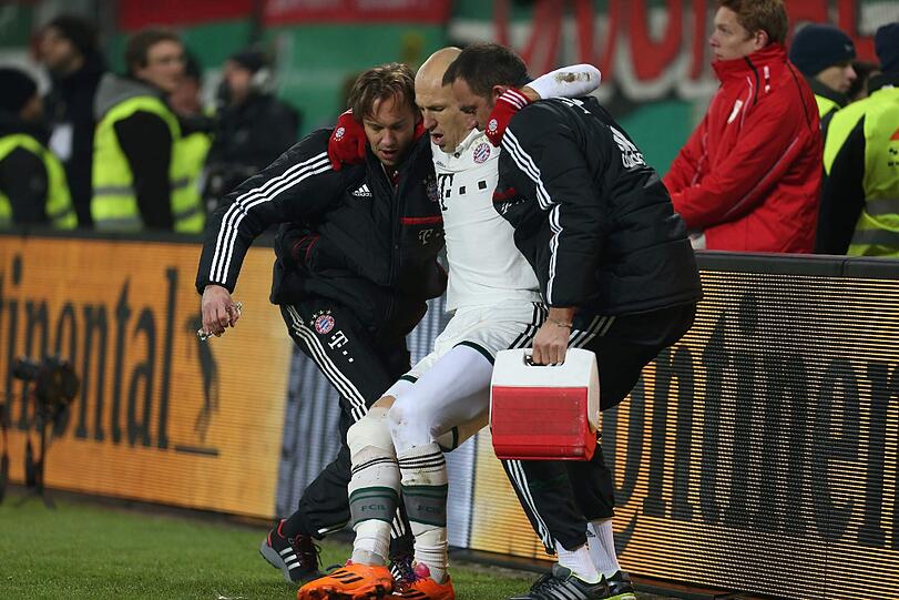Das Foul an Arjen Robben in Bildern!