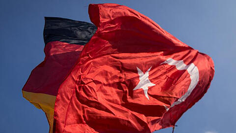 Der deutsche Verfassungsschutz prüft den Verdacht, dass der türkische Geheimdienst MIT angebliche Anhänger der Gülen-Bewegung in Deutschland ausspioniert hat.