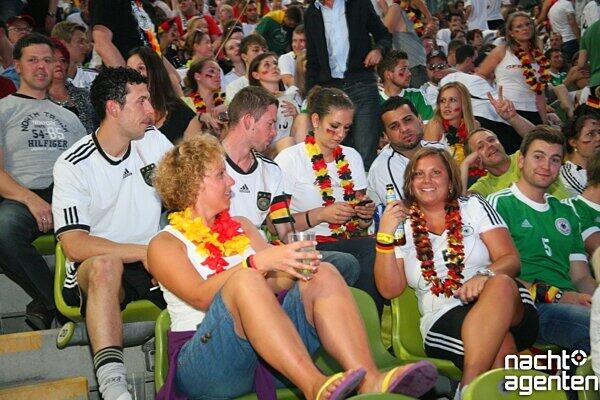 Public Viewing im Olympiastadion: So fieberten die Fans mit der deutschen Mannschaft.