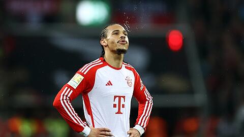 "Er hat viele Wehwehchen und zahlt ein bisschen für die Überbelastung Tribut", sagt Bayern-Trainer Thomas Tuchel über den angeschlagenen Nationalstürmer Leroy Sané.
