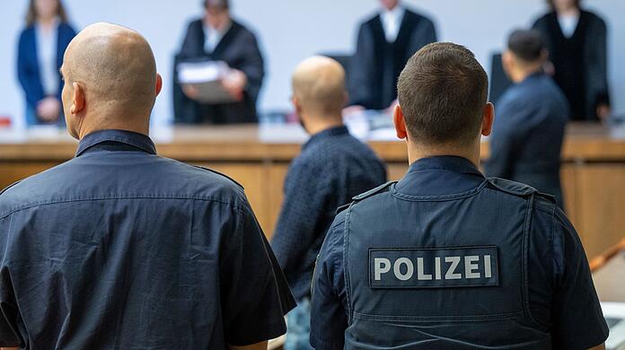 Die beiden Angeklagten sind laut Gerichtssprecher zu mehrjährigen Haftstrafen verurteilt worden.