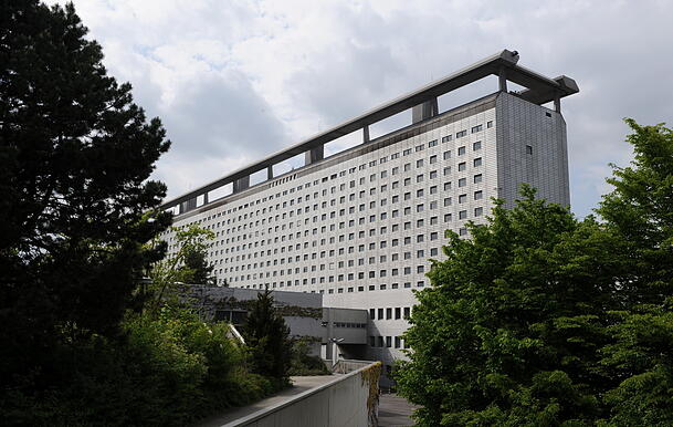 Das Hauptgebäude des Universitätsklinikums Großhadern. Das Hauptgebäude des Universitätsklinikums Großhadern.