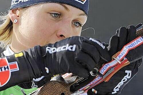 Der Biathlon-Star und ihre Waffe: Magdalena Neuner verriet nun, dass sie ihr Gewehr "Baby" nennt.