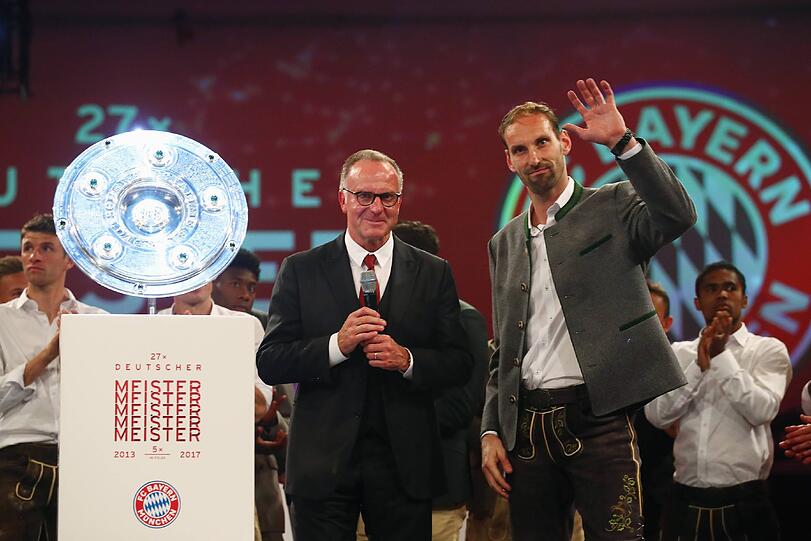 Auch Ersatzkeeper Starke verabschiedet sich von seiner Mannschaft.