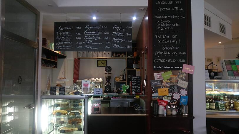 Wer nach dem Mittagessen noch Platz im Magen hat: An der Theke gibt es jeden Tag andere Kuchen zur Auswahl.