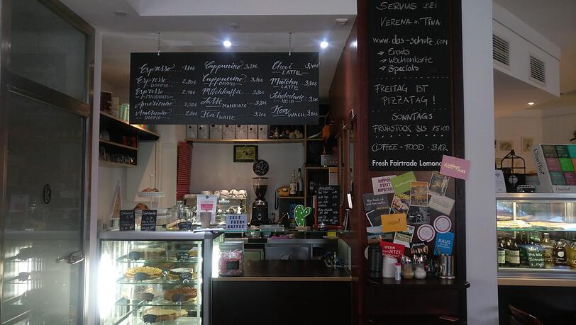 Wer nach dem Mittagessen noch Platz im Magen hat: An der Theke gibt es jeden Tag andere Kuchen zur Auswahl. Wer nach dem Mittagessen noch Platz im Magen hat: An der Theke gibt es jeden Tag andere Kuchen zur Auswahl.