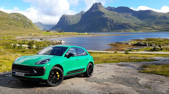 Der Macan, hier ein pythongrüner GTS, rollt mit frischem Design und überarbeiteter Technik an.