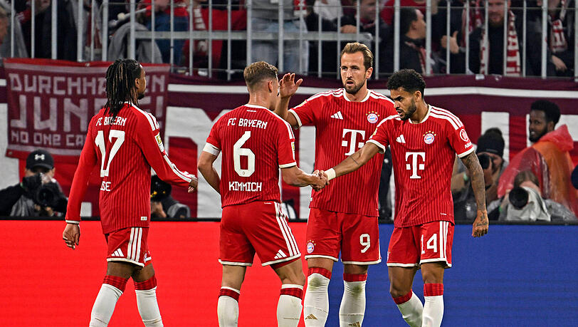 Joshua Kimmich gratuliert Luis Díaz zum Tor zum 1:0 des FC Bayern gegen RB Leipzig. Joshua Kimmich gratuliert Luis Díaz zum Tor zum 1:0 des FC Bayern gegen RB Leipzig.