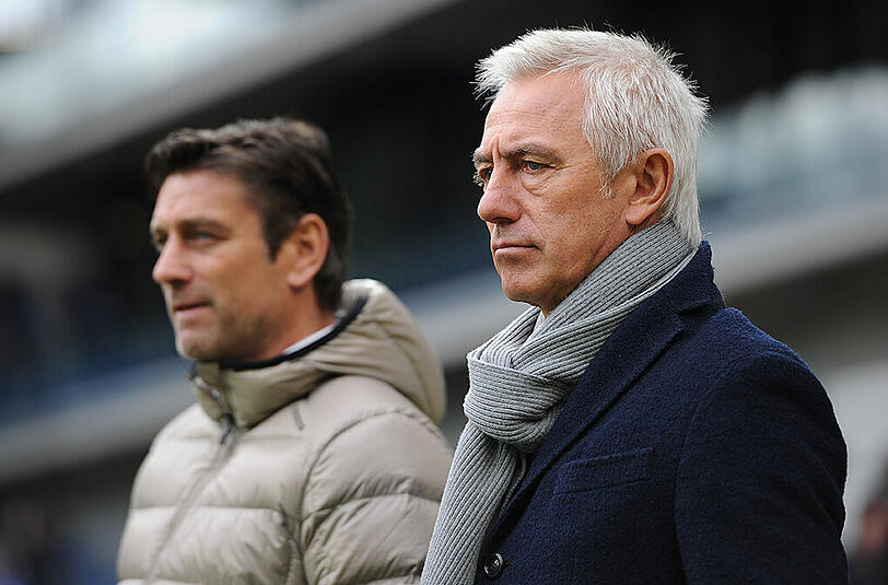 Gemeinsam beim HSV an der Seitenlinie (v.l.): Oliver Kreuzer und Bert van Marwijk.