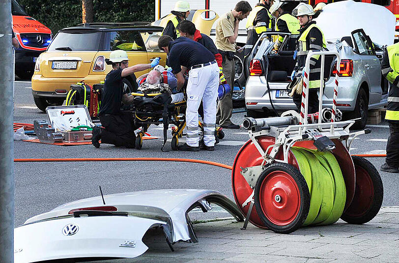 Weitere Bilder vom Zusammenstoß und den Rettungsmaßnahmen.
