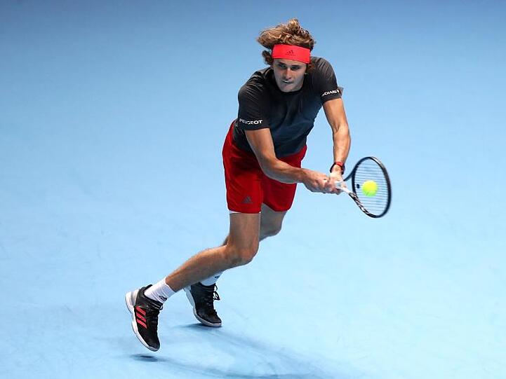 Alexander Zverev unterliegt dem Serben Novak Djokovic klar in zwei Sätzen.