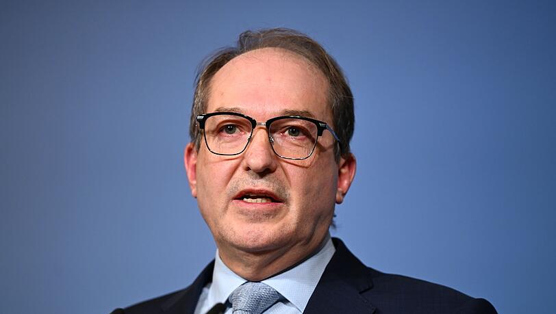 Erst keine Gelder f&uuml;r Integrationskurse mehr, jetzt hat Dobrindts Bundesinnenministerium hat angek&uuml;ndigt, Gelder f&uuml;r die Asylverfahrensberatung (AVB) per 2027 zu streichen. Eine gef&auml;hrliche Richtung, wie M&uuml;nchner Vereine berichten.