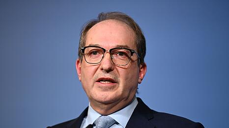 Erst keine Gelder f&uuml;r Integrationskurse mehr, jetzt hat Dobrindts Bundesinnenministerium hat angek&uuml;ndigt, Gelder f&uuml;r die Asylverfahrensberatung (AVB) per 2027 zu streichen. Eine gef&auml;hrliche Richtung, wie M&uuml;nchner Vereine berichten.