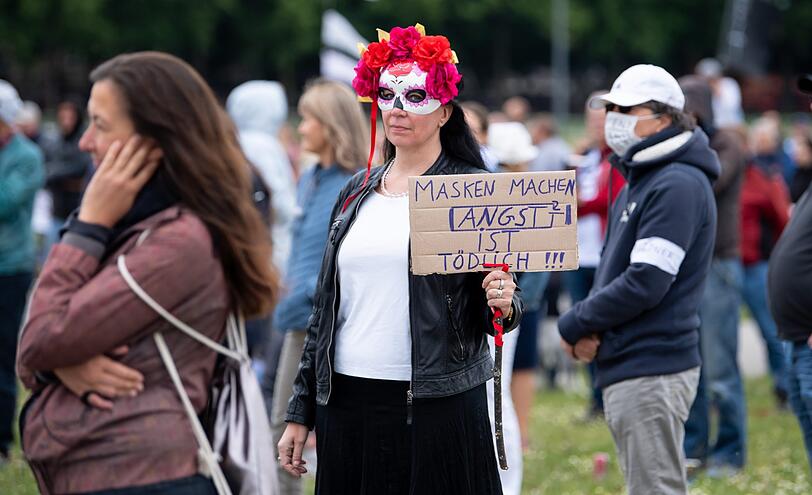Rund 700 Demonstranten fanden sich am Samstag auf der Münchner Theresienwiese ein.