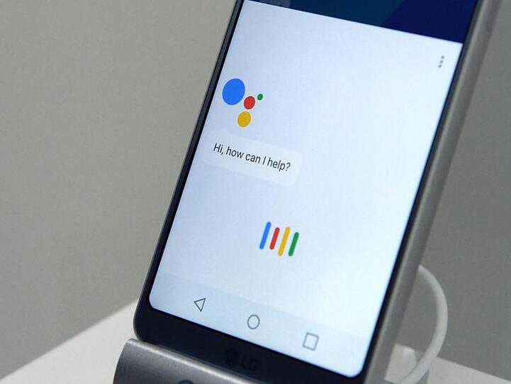 Der Sprach-Assistent "Google Assistant" auf einem LG-Smartphone.