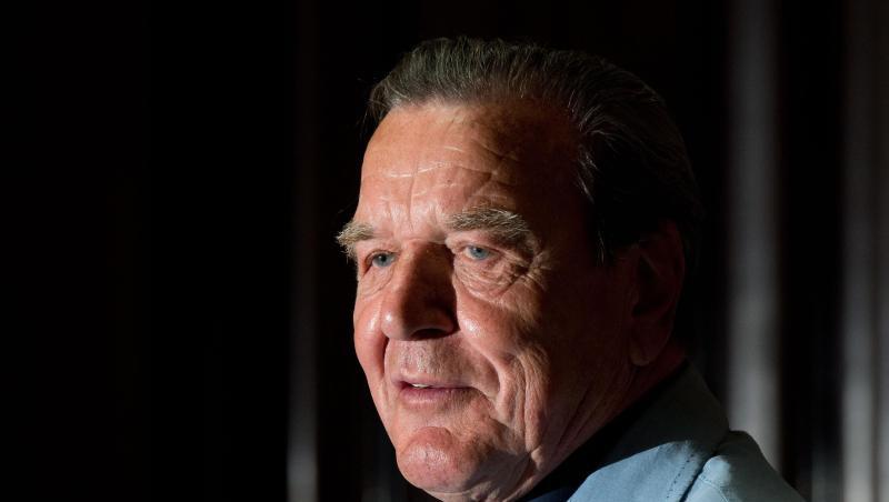 Ex-Bundeskanzler Gerhard Schröder (SPD) steht wegen seiner Posten bei russischen Firmen immer wieder in der Kritik. Ex-Bundeskanzler Gerhard Schröder (SPD) steht wegen seiner Posten bei russischen Firmen immer wieder in der Kritik.