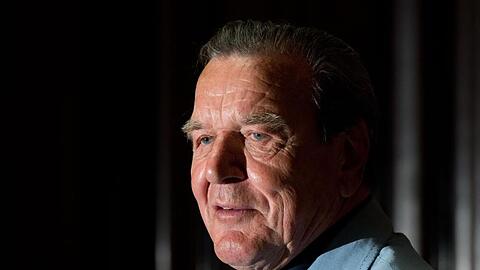 Ex-Bundeskanzler Gerhard Schröder (SPD) steht wegen seiner Posten bei russischen Firmen immer wieder in der Kritik.