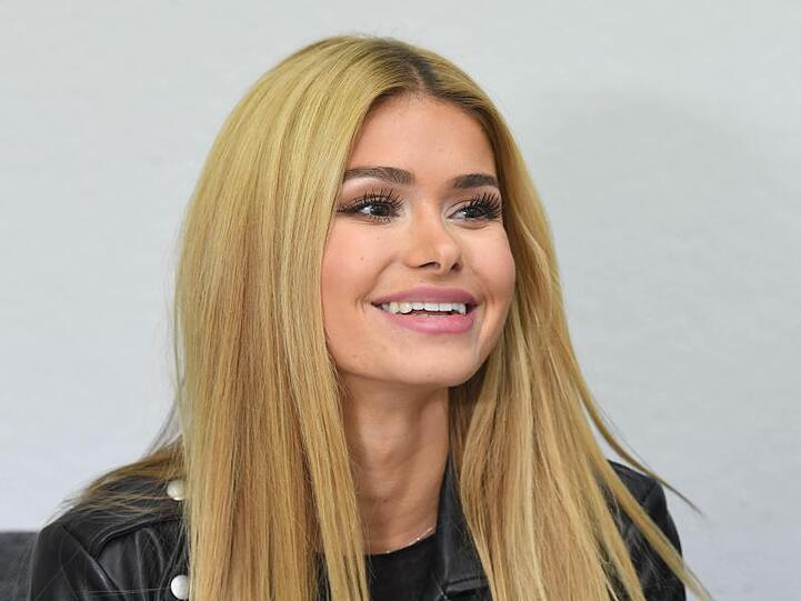 Instagram-Star Pamela Reif vor Beginn der Verhandlung.