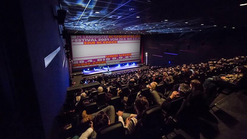 So sieht die Idealvorstellung der Kurzfilmfestivalmacher aus: Menschen im Kino, gemeinsames Filmerlebnis. Ob es so kommt, ist nach wie vor sehr fraglich.