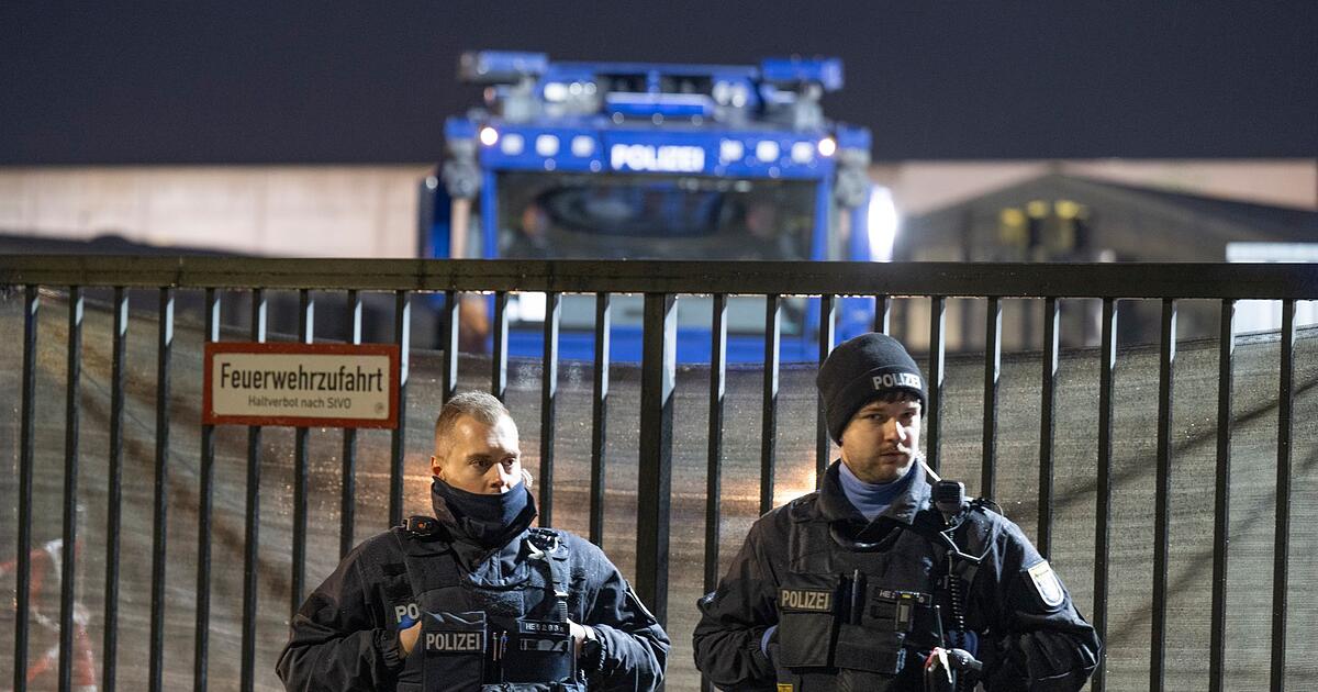 AfD-Gegner-treffen-zu-Demos-in-Gie-en-ein