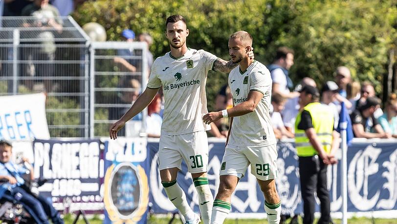 Zuletzt erstmals gemeinsam erste Wahl auf der linken Au&szlig;enbahn der L&ouml;wen: Wolfram (l.) und Rittm&uuml;ller.