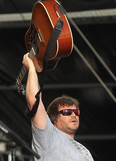 Heiße Rocker, wilde Punks und johlende Fans - auf den beiden Festivals Rock im Park und Rock am Ring feierten über 100.000 Rockfans am Wochenende ihre Lieblingsband. Unter anderem mit dabei: Metallica, Die Toten Hosen, The Ting Tings und Rapper Cro.
