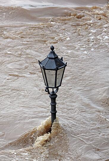 Die Jahrhundert-Flut: Die bewegenden Hochwasser-Bilder.