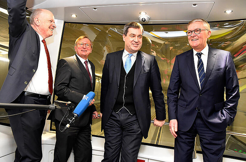 Dr. Michael Kerkloh, der Vorsitzende der Geschäftsführung der FMG, Thomas Weyer, der Geschäftsführer für Finanzen und Infrastruktur der FMG, Dr. Markus Söder, Staatsminister der Finanzen, für Landesentwicklung und Heimat, sowie der Lufthansa-Chef am Standort München, Thomas Winkelmann (von links nach rechts) bei der Testfahrt.
