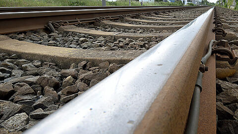Der Großauftrag für fünf viel befahrene Zuglinien in NRW ist an Konkurrenten der Deutschen Bahn gegangen.