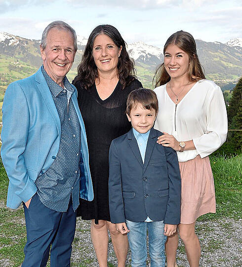 Fritz Egner mit Frau Katrin, Sohn Levon und Tochter Lara