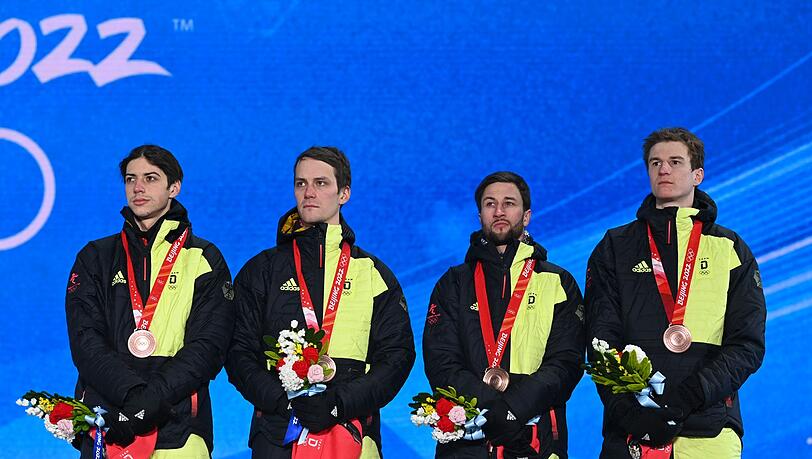 Constantin Schmid (l-r), Stephan Leyhe, Markus Eisenbichler und Karl Geiger aus Deutschland.