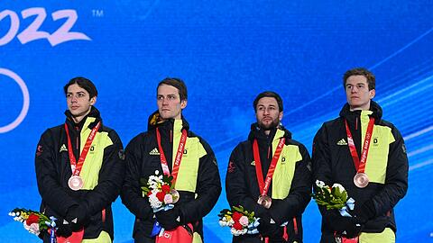 Constantin Schmid (l-r), Stephan Leyhe, Markus Eisenbichler und Karl Geiger aus Deutschland.