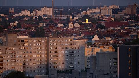 In Berlin fehlen Wohnungen und nicht nur dort. Doch kann das Land Wohnungskonzerne zwingen, sie abzugeben? Und k&ouml;nnte der Bund das Land daran hindern? (Archivbild)