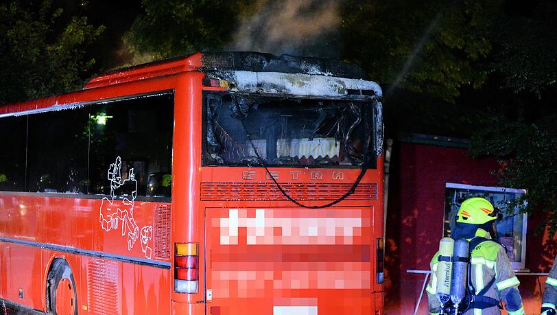 Brand eines Reisebusses in Übersee. Die Bilder vom Feuerwehreinsatz. Brand eines Reisebusses in Übersee. Die Bilder vom Feuerwehreinsatz.