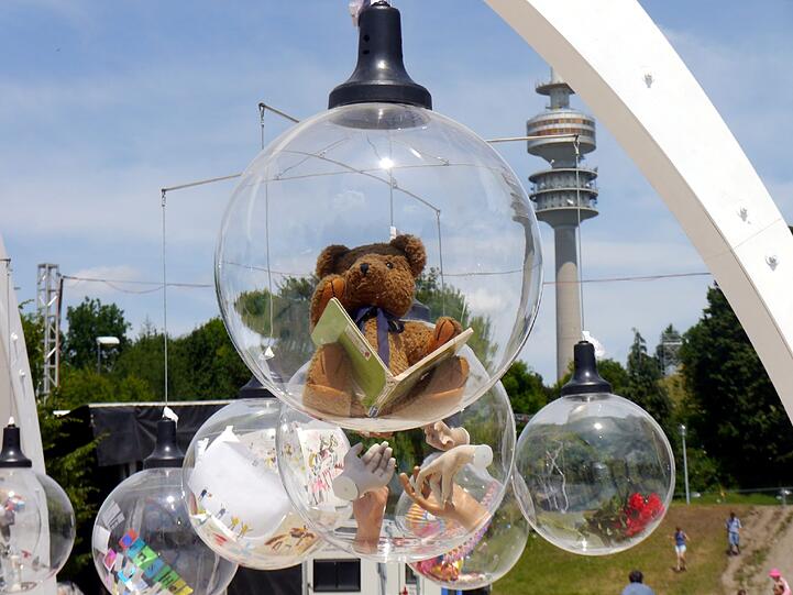 Das Luftballon-Mobile am Eingang