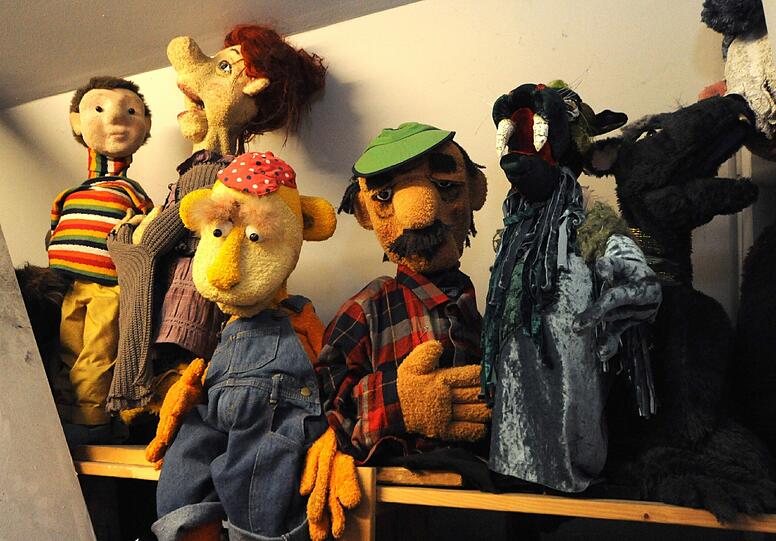 Beim Tag der offenen Tür konnten Kinder und Erwachsene einen Blick hinter die Kulissen des Marionettentheaters werfen.