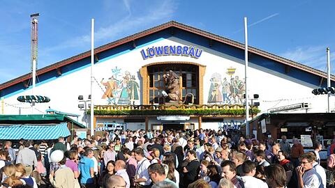 Die Löwenbräu-Festhalle ist auf der Wiesn zu sehen. Foto: Felix Hörhager/Archivbild