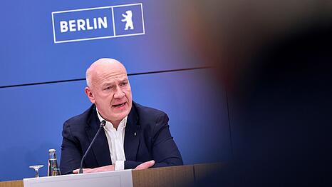 Berlins Regierender B&uuml;rgermeister Kai Wegner (CDU) war am ersten Tag des Stromausfalls nicht vor Ort im Bezirk Steglitz-Zehlendorf. (Archivbild)