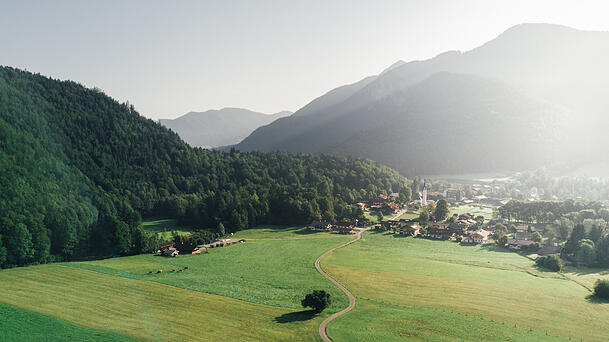 Rund um das Bergsteigerdorf Kreuth lohnt sich ein Ausflug, gerade jetzt im Sommer. Rund um das Bergsteigerdorf Kreuth lohnt sich ein Ausflug, gerade jetzt im Sommer.